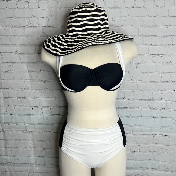 Other - Black and White Bikini 👙